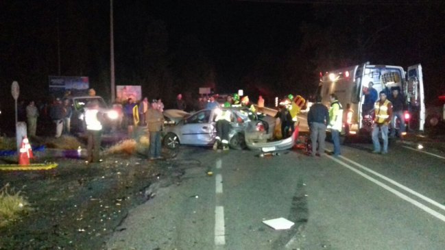 Dos fallecidos por colisión múltiple en ruta que une Cunco y Padre las Casas
