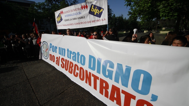 Cajeros de Metro no llegaron a acuerdo y este miércoles comienzan huelga