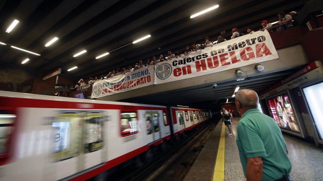 Metro recomienda cargar tarjeta bip! en puntos exteriores por huelga de cajeros