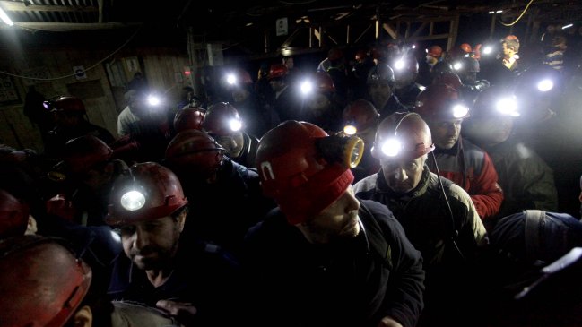 Protesta: Mineros de Curanilahue amenazan con pasar las festividades en el yacimiento
