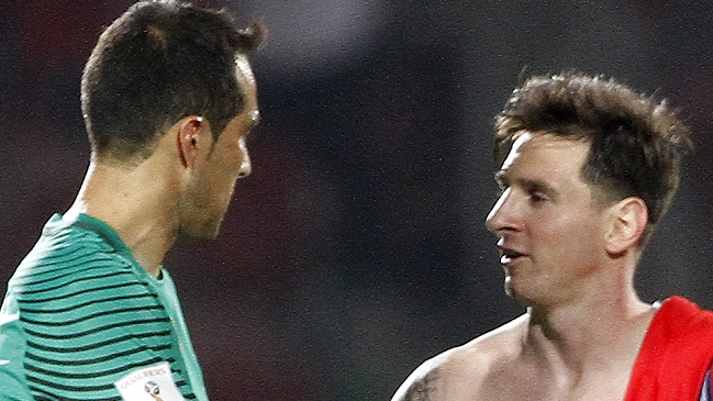 Claudio Bravo: Entrenar con Lionel Messi me obligó a mejorar mi rendimiento