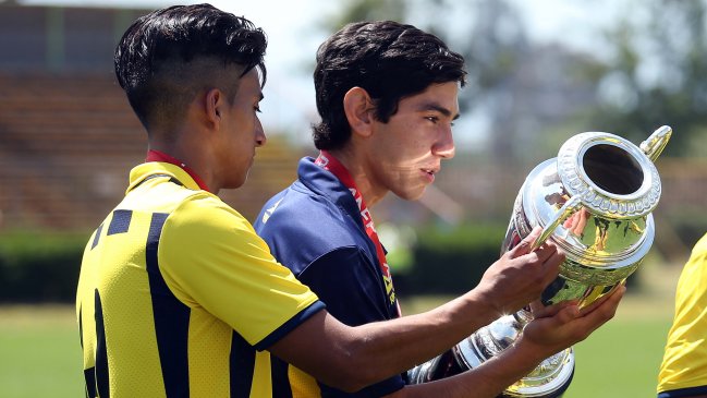 Everton se impuso ante Universidad de Chile y se quedó con la superfinal del fútbol joven