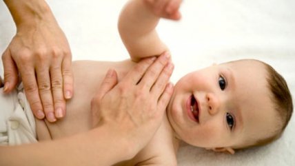   Creciendo Juntos: Cómo afrontar los cólicos en los lactantes 