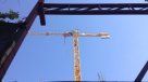 Trabajador protesta en altura luego de ser despedido de construcción