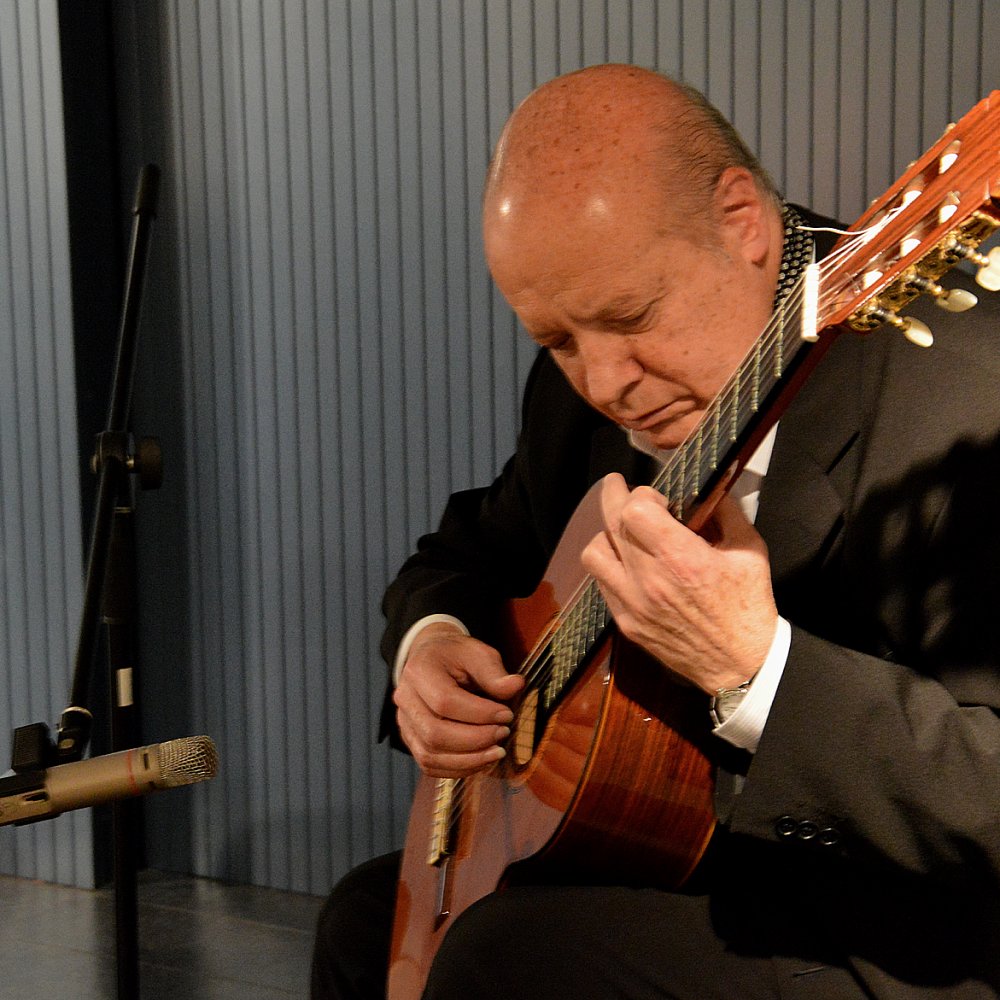 Eulogio Dávalos presentó en Barcelona sus memorias