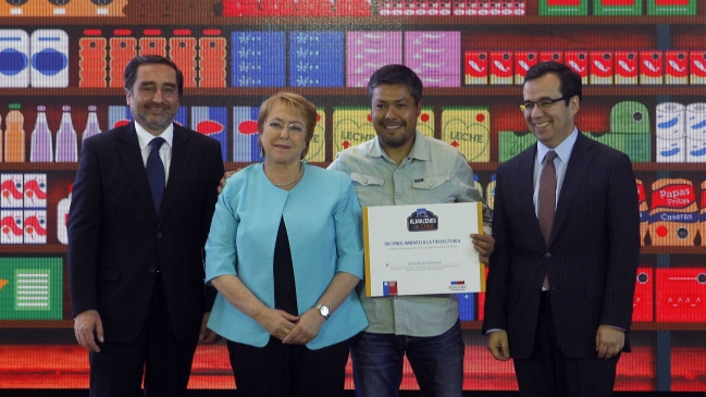 Bachelet por muñeca inflable: En Chile todavía hay machismo, sexismo y hasta misoginia