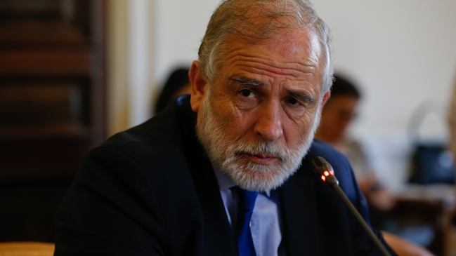 Senador Montes renunció a jefatura de bancada PS y criticó al Gobierno