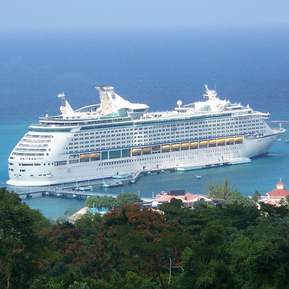 Un crucero cuyo destino secreto que se revela a través de acertijos