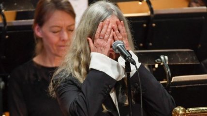 A Patti Smith no se le olvidó la letra en los Nobel, no le salían las palabras