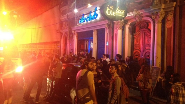 Balacera en el exterior de un pub dejó tres heridos en Valparaíso