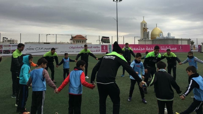 Plantel de Palestino realizó clínica de fútbol a niños de Ramallah