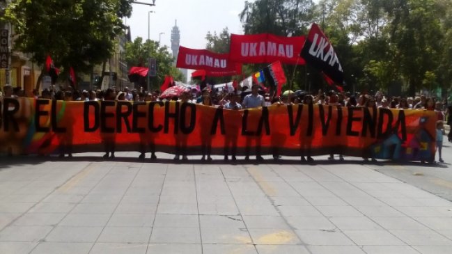 Ukamau encabezó marcha por una vivienda digna en Santiago