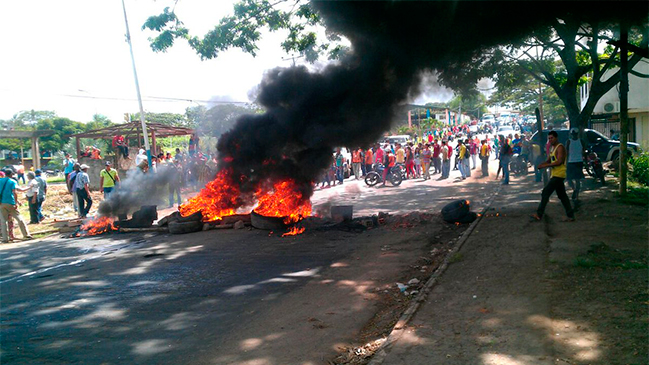Tres personas murieron en disturbios por escasez de efectivo en Venezuela