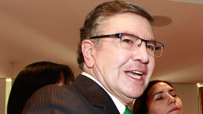 Guardias municipales: Propuesta de Lavín suma adeptos entre los diputados