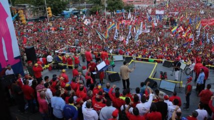 La jornada en Venezuela: Protestas por falta de efectivo y marcha en apoyo a políticas de Maduro