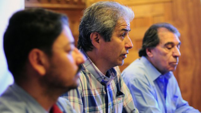 Colegio de Profesores denunció masivos despidos en establecimientos de Santiago