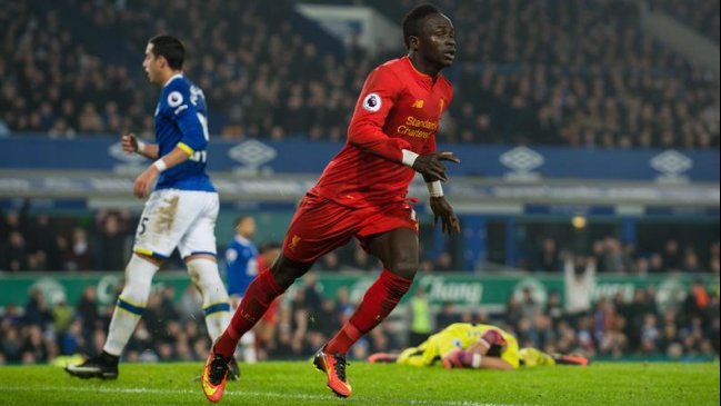 Liverpool celebró en el clásico ante Everton con un gol en los descuentos