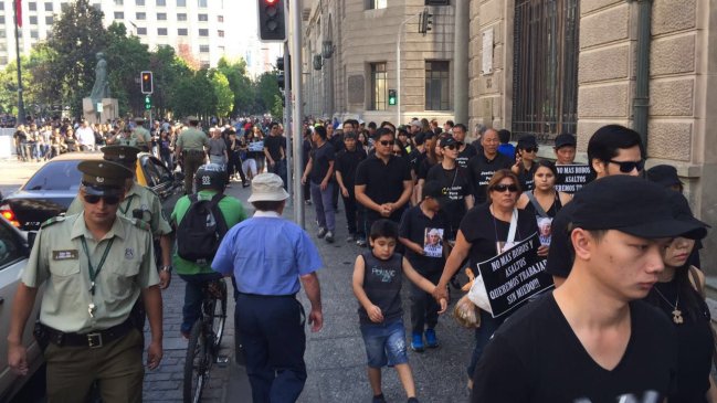 Inmigrantes chinos se manifestaron en La Moneda pidiendo mayor seguridad