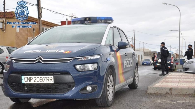 Tres niños vivieron varios días con el cadáver de su madre en España