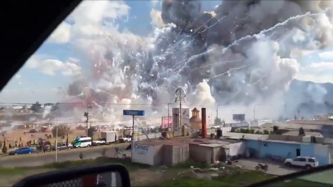 Al menos 29 muertos en explosión en mercado mexicano de pirotecnia