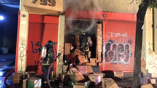 Incendio destruyó bodega en el sector de 10 de Julio