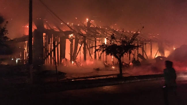Incendio destruyó parroquia en el centro de Ercilla