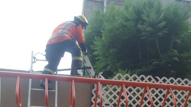 Una persona se precipitó desde el séptimo piso de un edificio en el centro de Santiago