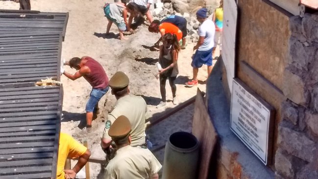 Muro que divide playa en Concón generó violenta reacción de vecinos