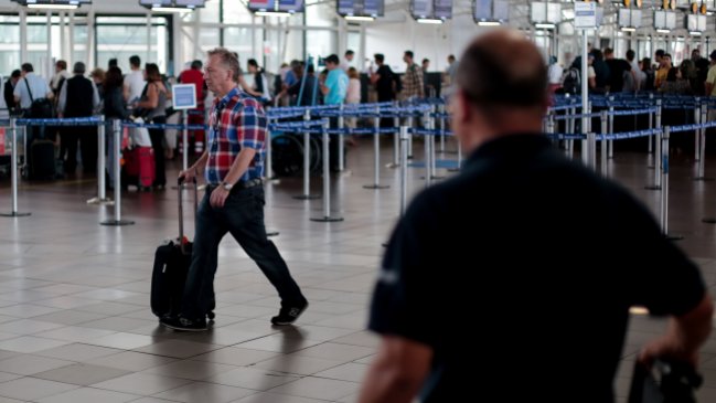 EE.UU. solicita cuentas de redes sociales a viajeros extranjeros que lleguen al país