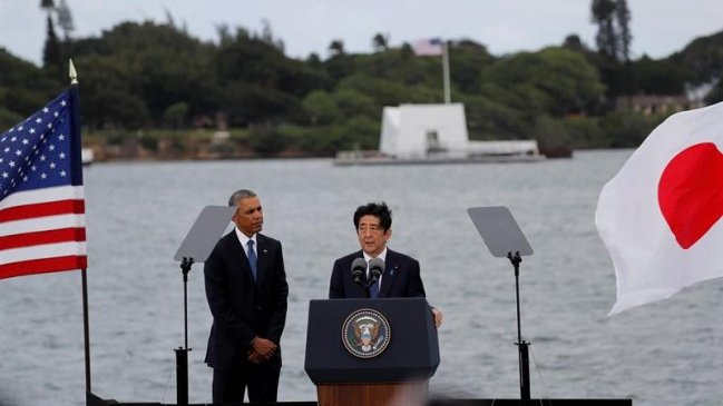 Primer ministro japonés ofrece condolencias por los muertos en Pearl Harbor