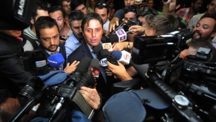 Angel Guillermo Hoyos llegó a Santiago para asumir la banca de U. de Chile