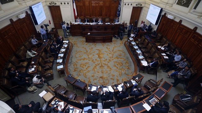 Congresistas quieren construir un edificio de estacionamientos en Santiago