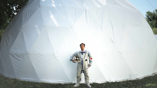 José Soza interpreta al último cosmonauta soviético en domo planetario