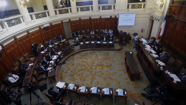 Polémica por idea de edificio de estacionamientos para congresistas en Santiago