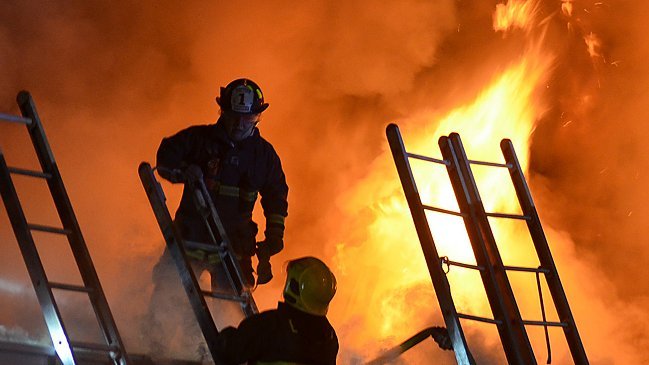 Vuelco en investigación por incendio en Temuco: Mujer que murió fue apuñalada