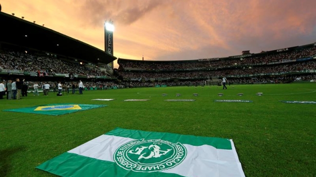 El trágico accidente aéreo de Chapecoense enlutó al fútbol el 2016