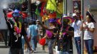 Así se viven las últimas compras de cotillón en Meiggs en la previa del Año Nuevo