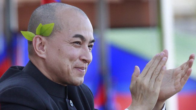 Policía camboyana busca a responsables de publicar falsa imagen porno gay del rey