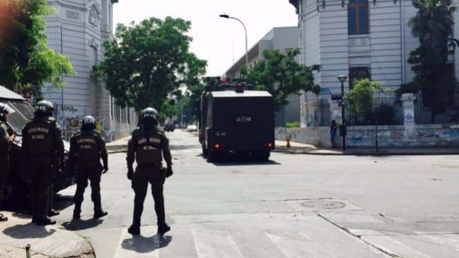 Se registran disturbios frente al Liceo de Aplicación
