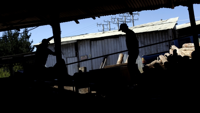 Mineros de Curanilahue cumplirán un mes bajo tierra: Gobierno se abre al diálogo