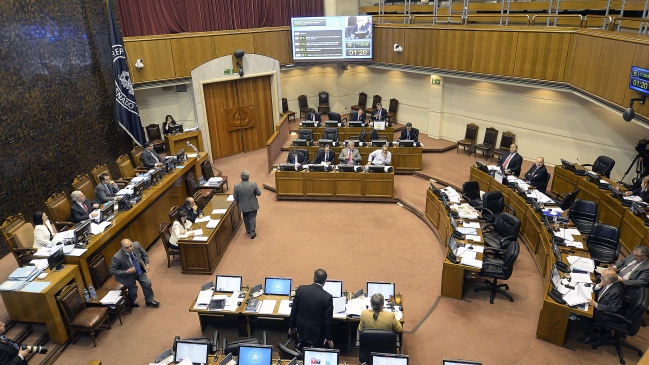 Critican opción de parlamentarios para postular como gobernadores regionales sin perder el cargo