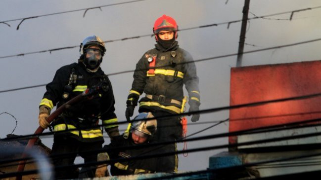 Pelea de pareja terminó con ocho casas quemadas en Maipú