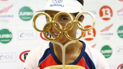   Bárbara Riveros recibió Diploma Olímpico y premio a Mejor Deportista del Coch 