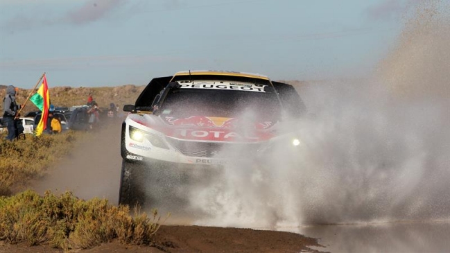Sebastien Loeb le arrebató el liderato a Peterhansel tras ganar la octava etapa del Dakar