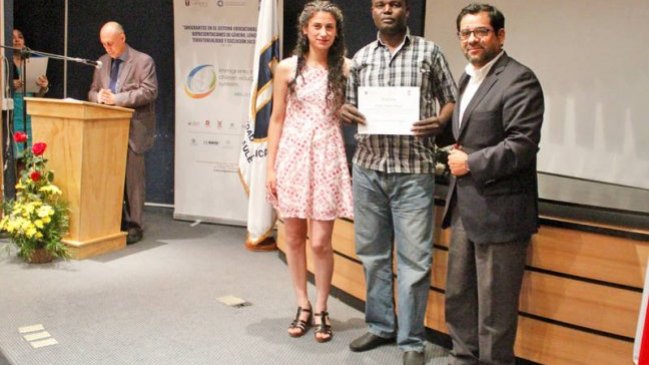 Haitianos certificaron conocimiento de español en Universidad Católica del Maule