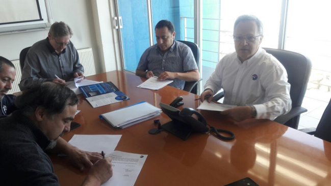 Inédita negociación colectiva: Trabajadores pasarán de sueldos de 300 mil a un millón