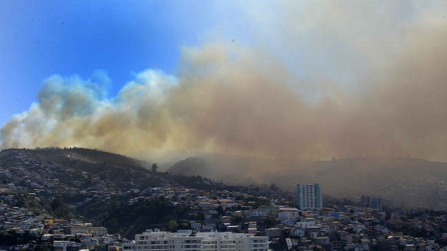 Nuevo incendio afectó a cerros de Valparaíso