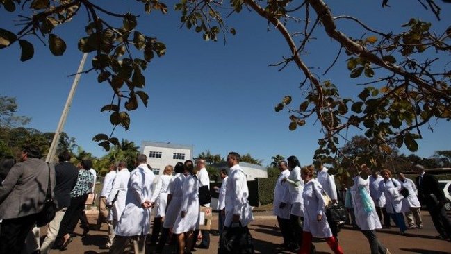 Cuba enviará médicos a Chicago para trabajar en comunidades vulnerables