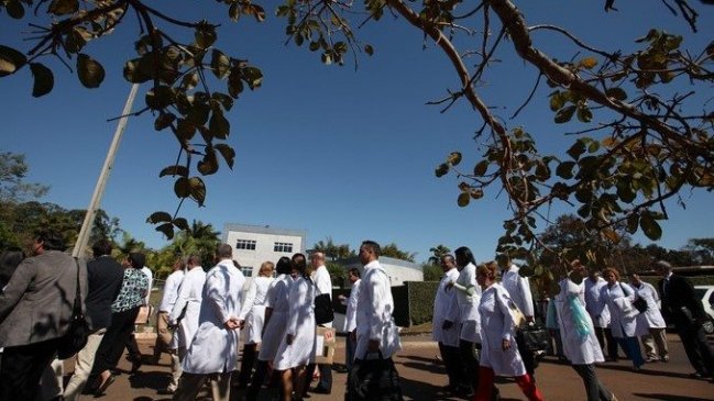 Cuba enviará médicos a Chicago para trabajar en comunidades vulnerables