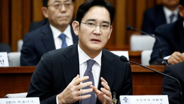 Heredero de Samsung acusó a la presidenta coreana de presionar al gigante tecnológico